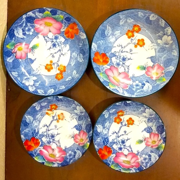 Japanese Shallow Porcelain Bowls - Picture 2 of 6